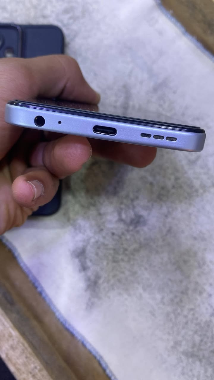 سلام عليكم موبايل للبيع اسمه تكنو سبارك كو 2 ذاكره 256 عشوائيه4+4 جهاز نضيف ومكفول ملحقات فقط كارتونه و كفر سعر  180 وبي مجال /***********
