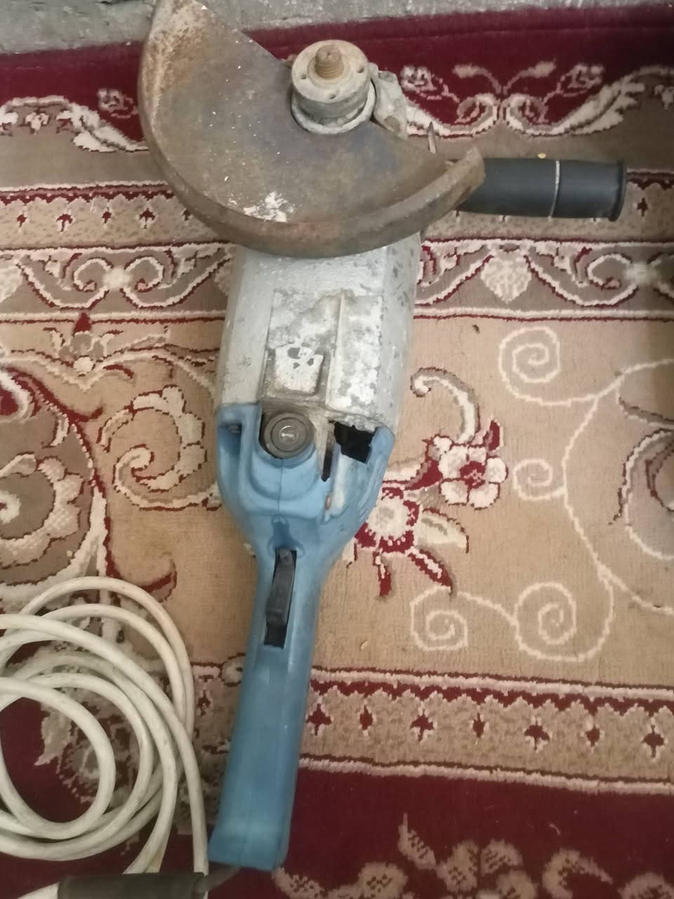 هاي الاغراض موجودة كلمن أو سعره توصلي داخل بغداد فقط رقم ***********
