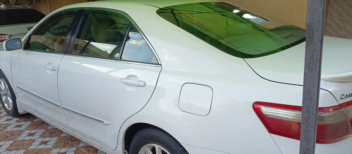 كامري موديل 2008 صبغ بنيد وجاملغ ايمن ونص من الباب حادث امريكا سطحي بدون دواخل 6سلندر ماشية 110  السيارة كلش نظيفة ومابيه اي نقص تخم تاير كير و محرك كله مكفول رقم بغداد السعر 103 وبيه مجال الاتصال على الرقم ***********
