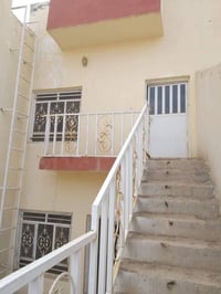 شقة للبيع • طريق الحمزه • طابق ثاني