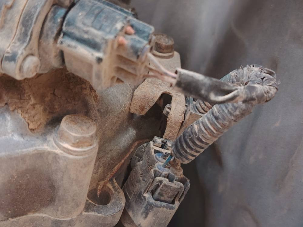 سلام عليكم شيري فلاوين 2011 مداور ثاني يوم مابيه ضربه قويه حداديه وكير والمحرك بي صوت براص ضعيف السياره شغاله كلشي مابيه فقط صوت براص للاستفسار *********** مكاني نجف النجف, العراق
