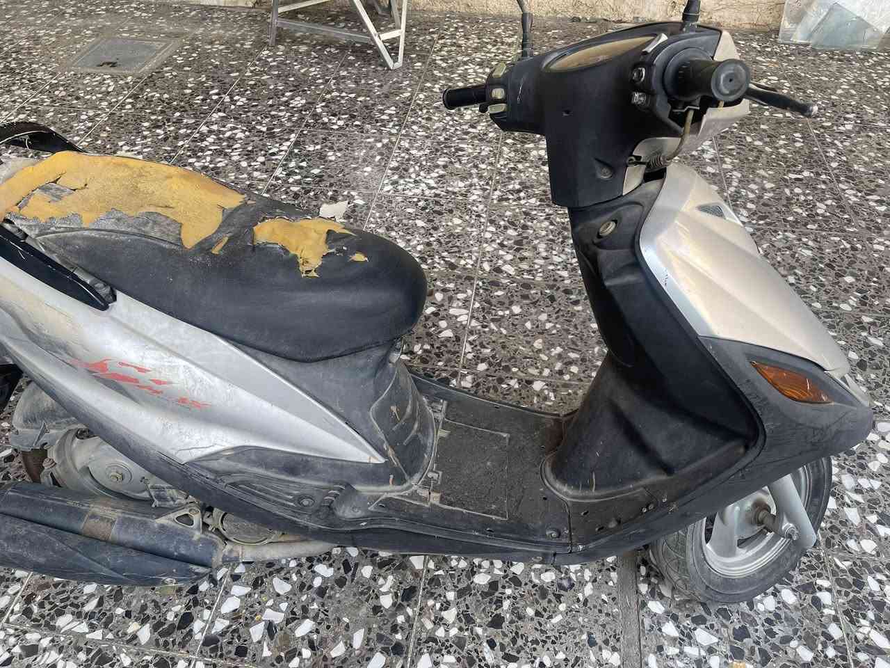 من رخصة الادمن
ماكس 140 كفراتها بلادية ما مفتوحة مكينة نضيفة 
غير شغالة لان الصالنصة طاكة 
دراجة حلوة و ما توكف 
ابيع كوم حديد ب 300 الف


**إذا كنت صاحب هذا الإعلان وتريد حذفه لأي سبب، رجاءا أرسل رسالة إلى الدعم الفني**