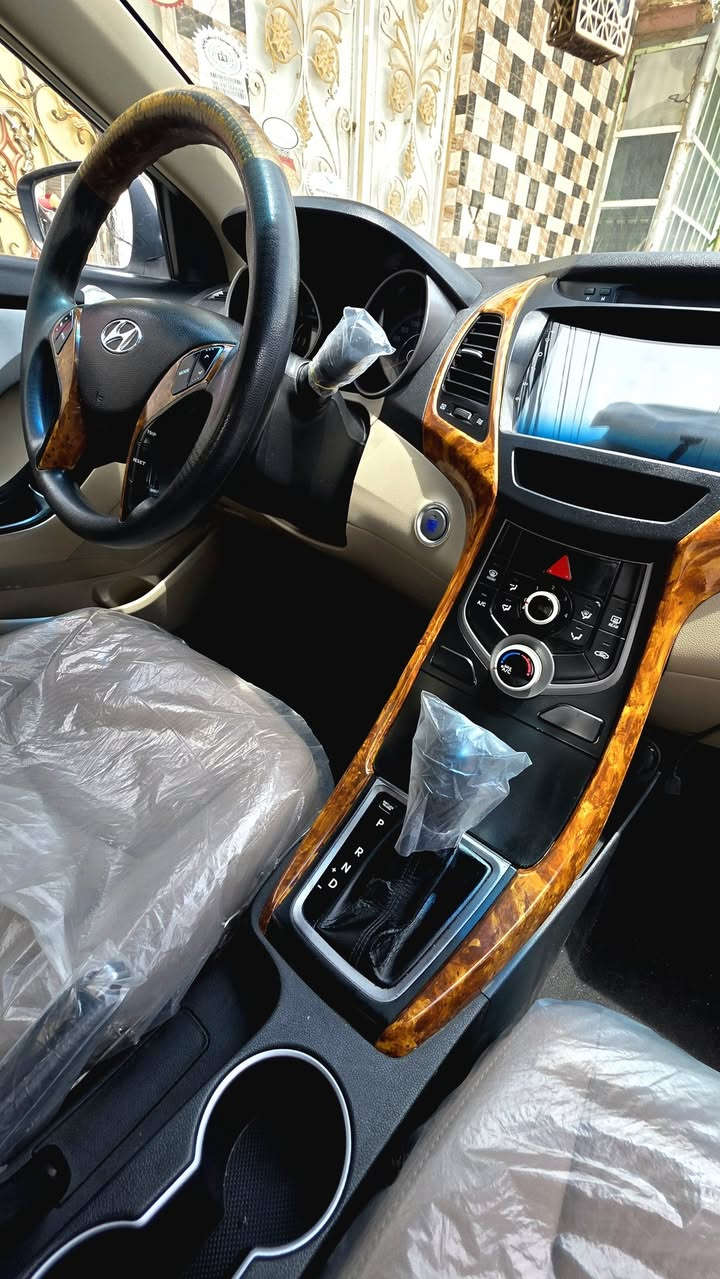 السلام عليكم
النترا موديل 2015 اعلى فئة GLS
فووول مواصفات  بصمة تشغيل  وابواب 
ماشية 205 الف حقيقي السيارة جديدة كلش وعلى ايدي السيارة استخدام شخصي بحت  رقم انكليزي بأسمي السنوية 2031 هزة جديدة لاتوجد اي غرامات تبريد ثلج ثلج امامي خلفي + ثلاجة
مكان السيارة نجف شارع المدينة سعر السيارة
125 ورقة مجال قليل  ترايك من زاخو للبصرة سيارة ماتذب عليها ربع دينار كاملة مكملة مال جنيان سونار مرفق فقط رشة بدون اي حادث وفتح  
للتواصل *********** ابو كرار
