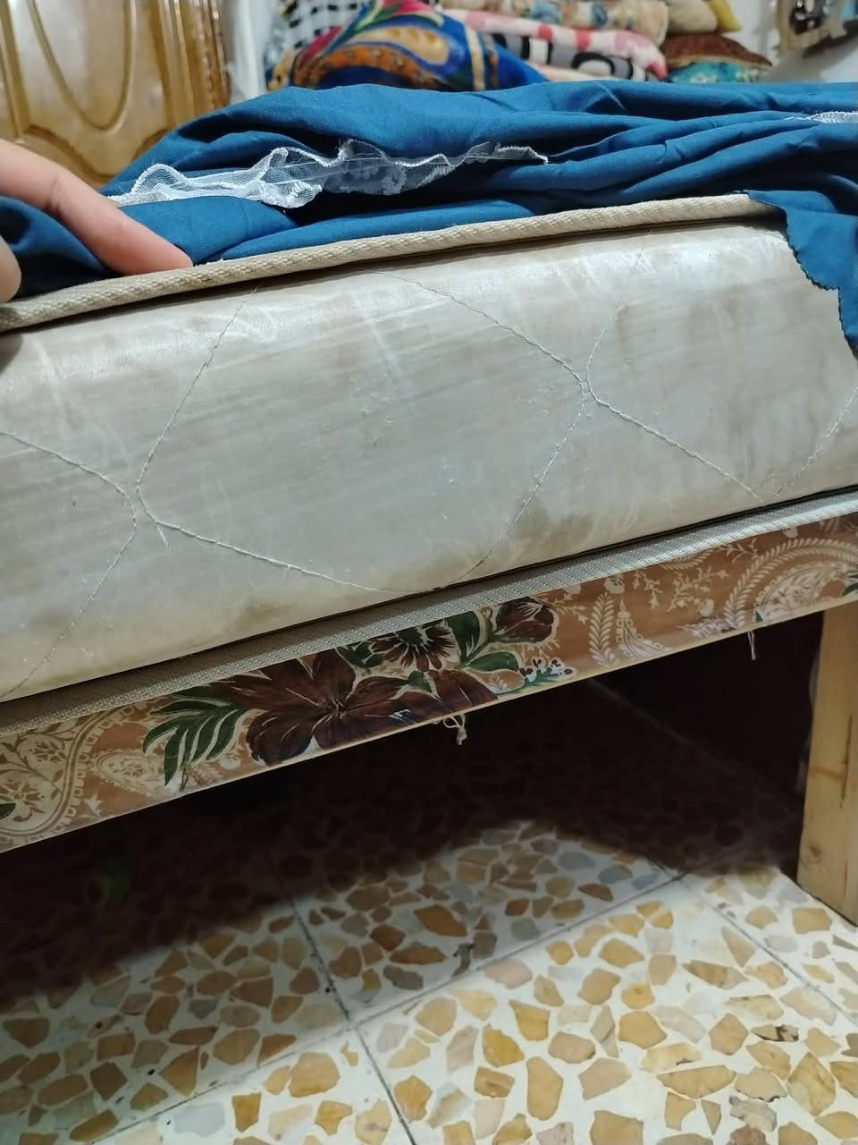 للبيع مكانهن الشعب الجمعيات
مكتبه كتب وخزنه صاج تكمه السعر 120 وبيها مجال 

جربايه مع دوشكها السعر 130 وبيها مجال تواصل خاص 

يارزاق ياغني يا الله


**إذا كنت صاحب هذا الإعلان وتريد حذفه لأي سبب، رجاءا أرسل رسالة إلى الدعم الفني**