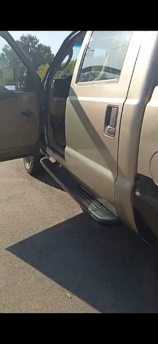 السلام عليكم فورد F350 موديل ٢٠٠٦ بانزين ٨ سلندر محور مكينه وكير تخم تاير تبريد منضومه كله جديد صدر امامي جديد تريد تحويل تريد وكاله رقم دولي سليمانيه مكاني بغداد سعر 85 او مراوس حسب ***********
