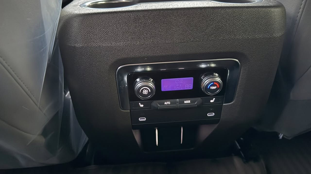 جمسي الفيشن زيروووووووووو ماشيه 6 الف فقط
موديل 25 
وكاله المنصور بعدها ب ضمان 
مكفوله من بارد و دبل كود و شخوط 
كفاله عامه 
مغلفه PPF ب كامل تغليف درجه اولى كلفني 28 ورقه اصلي امريكي 
موصفات 
كراسي تدفئه كهرباء و خزن ميموري 
رادار امامي و خلفي و جانبي 
حساس امامي و خلفي 
جنطه كهرباء و كشنات خلفيه كهرباء 
شاشه حجم كبير 
وبعد بيه موصفات 
مكان سياره بغداد حي الاعلام 
رقمي ***********
