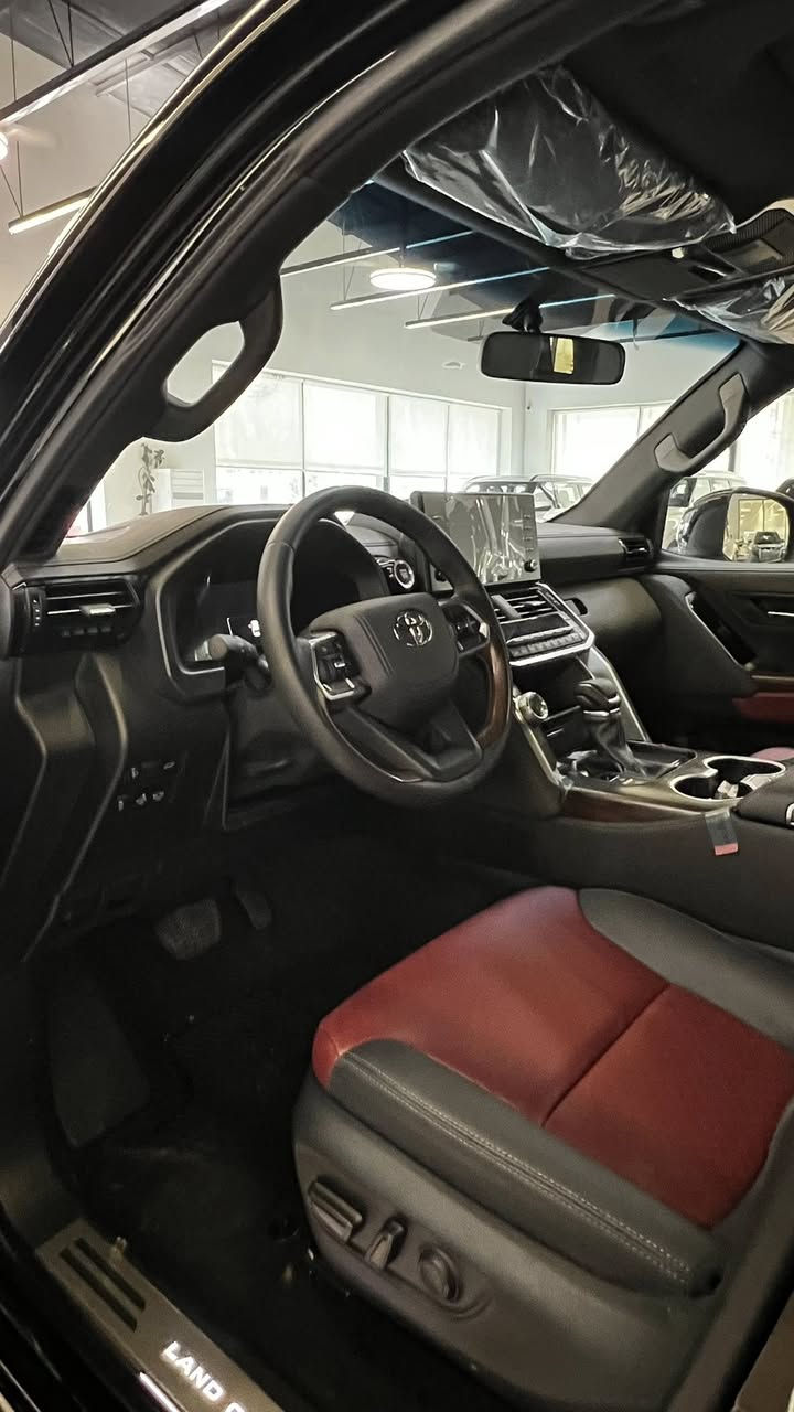 تويوتا لاندكروز بلاك إديشن 2025 – لمتد
أسود ملكي ✨ + داخلية أحمر فخم 🔥

سيارة تجمع الهيبة والقوة مميز لعشاق الفخامة:

🔹 محرك 4.0 لتر تنفس طبيعي (اعتمادية وقوة)
🔹 فئة GXR لمتد
🔹 نظام 4 كامرات (360 درجة)
🔹 داخلية جلد أحمر مميزة
🔹 بلاك إديشن تفاصيل سوداء كاملة
🔹 تشغيل بصمة + نظام ذكي
🔹 شاشة كبيرة + أنظمة مساعدة حديثة
🔹 دفع رباعي جاهز لكل الطرق

📍 سيارة تخطف النظر أول ما تشوفها… مناسبة للناس اللي تحب التميز والهيبة 👌

📞 للحجز والاستفسار:
***********
***********

#لاندكروزر #تويوتا #بلاك_ادشن #GXR #مهند_كارس #النجف #سيارات #العرا
