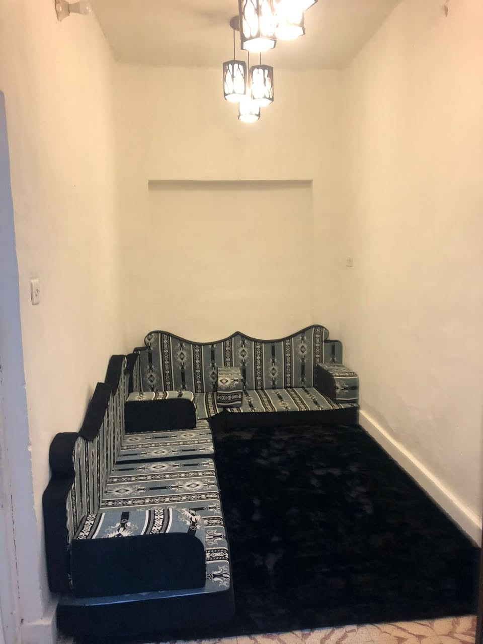 جلسة عربيه نظيفة 100‎%‎ القياس 2*3 السعر 225 وبيها مجال المكان بغداد اليرموك


**إذا كنت صاحب هذا الإعلان وتريد حذفه لأي سبب، رجاءا أرسل رسالة إلى الدعم الفني**