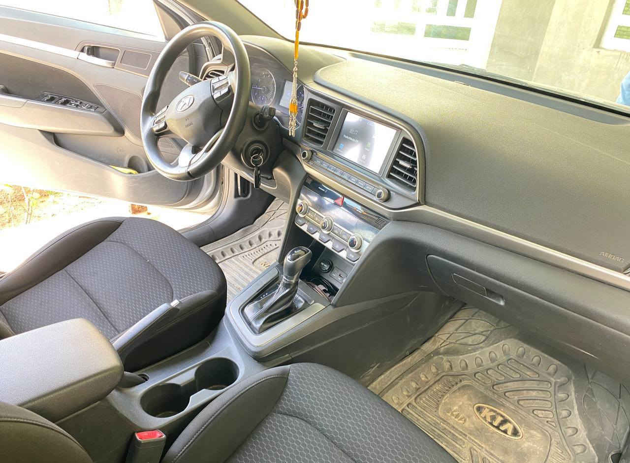 السلام عليكم 
النترا موديل 2020 رقم بابل مواصفات عاديه حادث خلفي جاملغ وجنطه ايرباك سليم السعر 135 وبيها مجال للاستفسار ***********
