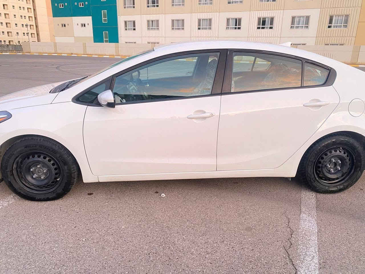 السلام عليكم كيا فورتي موديل 2017 حادثها بالعراق مبدل باب السائق بدون صبغ وحادثها موضح بالصور ماشية 86 للاستفسار الاتصال ‏‪ 0771 525 1179 
السعر ١١٠$  رحمه علا والديكم بس الشراي يتصل
