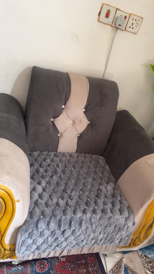 السلام عليكم تخم نظيف 11 مقعد السعر 150 للاتصال ***********
