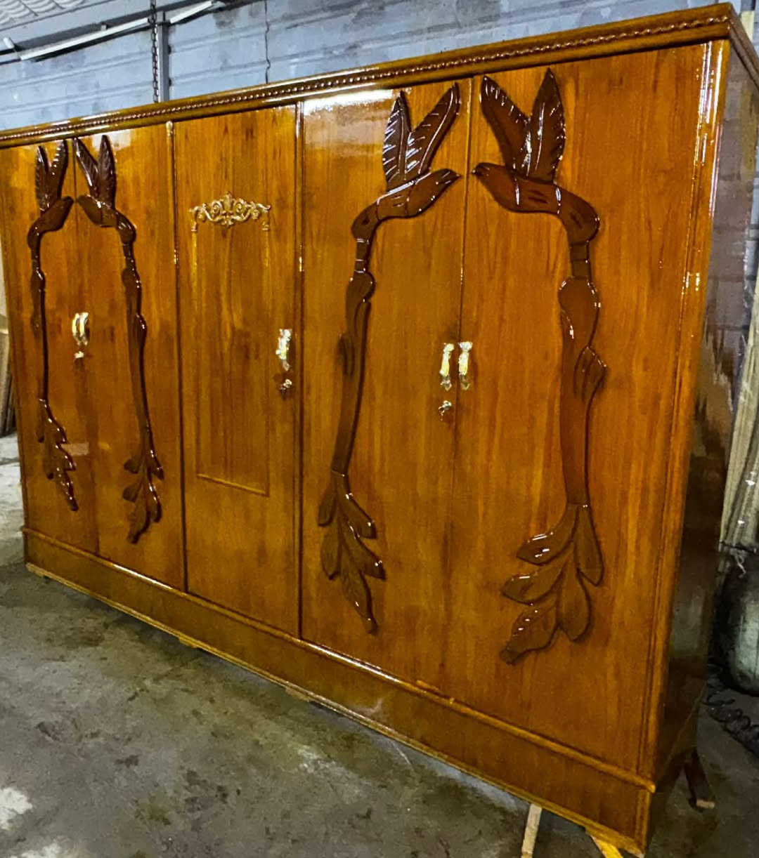 سلام عليكم 
كنتور 5باب داخل خارج صاج ضهر صاج جديد تزكام درجه اولا
كنتور جدآ نضيف صبغ تلميع يدات كيلون كله جديد 
ارتفاع210
عرض300
عرض3متر
اسعر290
مكان بوب الشام  اكو توصيل


**إذا كنت صاحب هذا الإعلان وتريد حذفه لأي سبب، رجاءا أرسل رسالة إلى الدعم الفني**