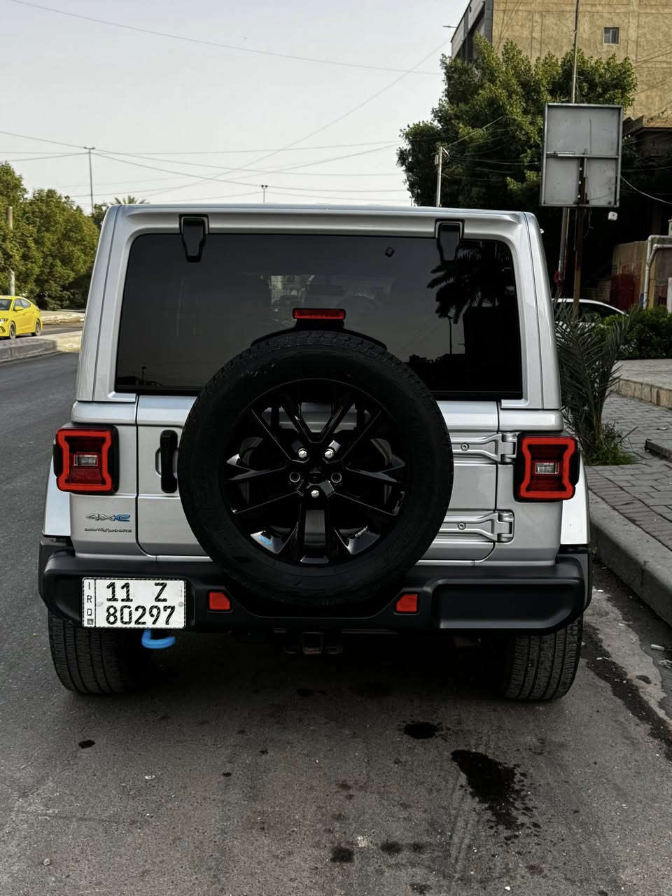 السلام عليكم جيب رانكلر صحارى 4Xe 2023  لون سلفر 
 دخول جديد

‏Jeep Wrangler 4Xe 2023 2.0L 4

حجم المكينه : 2000 تيربو + هايبرد + هجين شحن خارجي
المسافه المقطوعه : 21000       
                       السياره حادث بسيط جدا فقط البنديد مبدل ومصبوغ 
                  

المواصفات
بصمة تشغيل وابواب 
تشغيل عن بعد 
شاشة كبيرة 
جلد 
تدفئة كشن وستيرن 
دمام خلفي 
لايت عدسات زنن
لو كير 
السقف ٣ قطع يتفصح تصير كشف 

للاستفسار الاتصال على الرقم

***********
مكان السيارة شارع فلسطين 
السعر 275 وبي مجال
