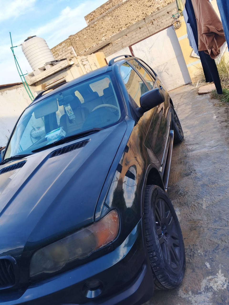 السلام عليكم بي ام 2001 اكس فايف السياره تخم تاير حداديه مكينه حاويه جديده كير تبريد  تتفى مكفولات رقم دهوك الاماني سنويه ساقطه مكان السياره حله بابل للاستفسار الاتصال على رقم الهاتف ***********
