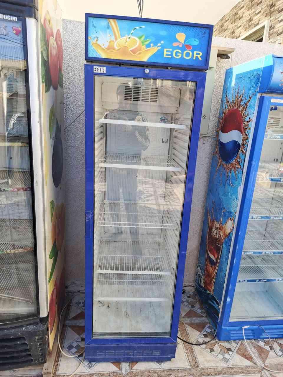 السلام عليكم عندي عارضات٣ مال بسي نضيفات وحلوات  للبيع سعر ٨٠٠وبيهن مجال رقم ***********
