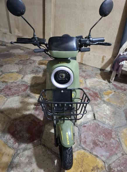 السلام عليكم.
موجود دراجة R9 جديدة مستعملة شهرين فقط 

 ما ماشية فقط 139 كيلو متر يعني بعدها زيرو  كما موضح 

بالصورة 

وياها غراضها كامله من الشركة 

السعر 575وبيها مجال للشراي 

مكاني النجف 

للتواصل 

واتساب 

***********

او مراسلة الصفحة
