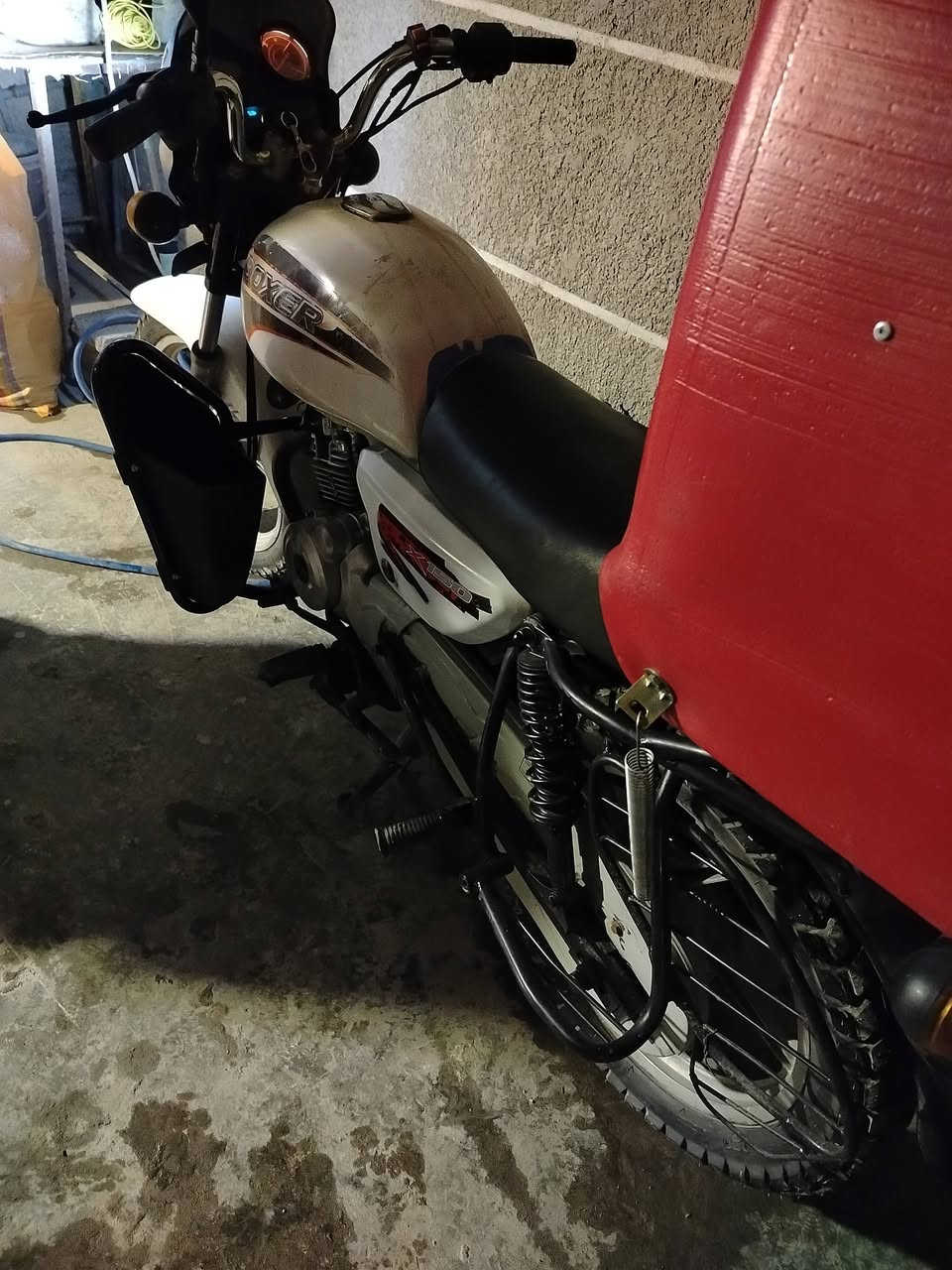 السلام عليكم دراجه بوكسر للبيع موديل 20اصوليه السعر 900  بغداد الحريه ***********
