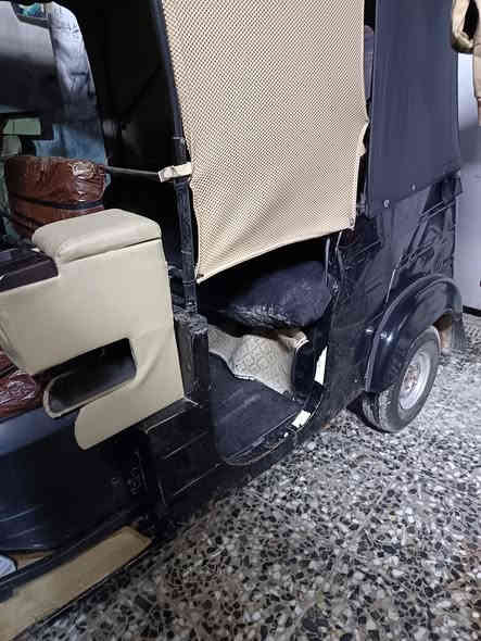 سعر5750 تكتك2020 رقم وسنويه انكليزي مكان بغداد رأسه شارع 20 رقمي *********** بيه دخانه وبيه لغد
