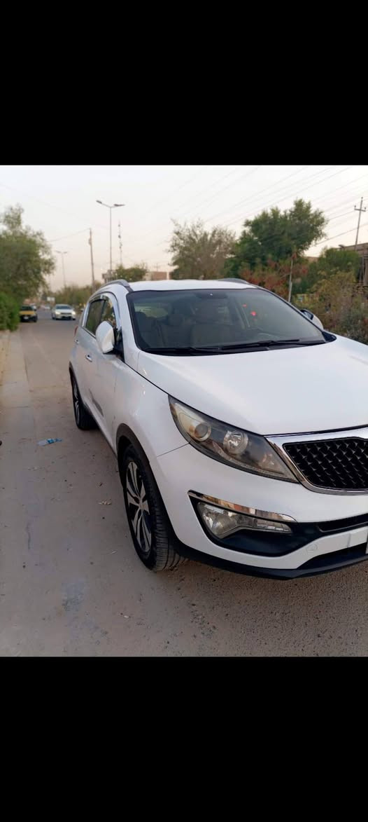 السلام عليكم 
سبورتج خليجي موديل ٢٠١٤ 
رقم بغداد مكينة ٢٠٠٠ .
مري شفط تحكمات ثلاجة بالجكمجة 
السيارة مكفولة من الصبغ ومكانها في بغداد/ابو غريب 
للتواصل ***********
