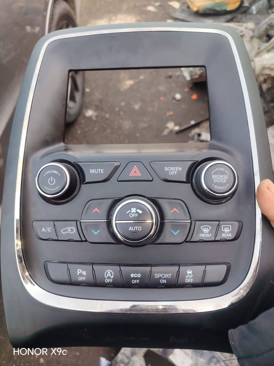 السلام عليكم ورحمه الله وبركاته تتوفر قطع غيار السيارات الامريكي بانسب الاسعار يم مجمع حميد الشمري العنوان البصره صناعية حمدان جملون c4 للتواصل ***********
*********** حياكم الله
