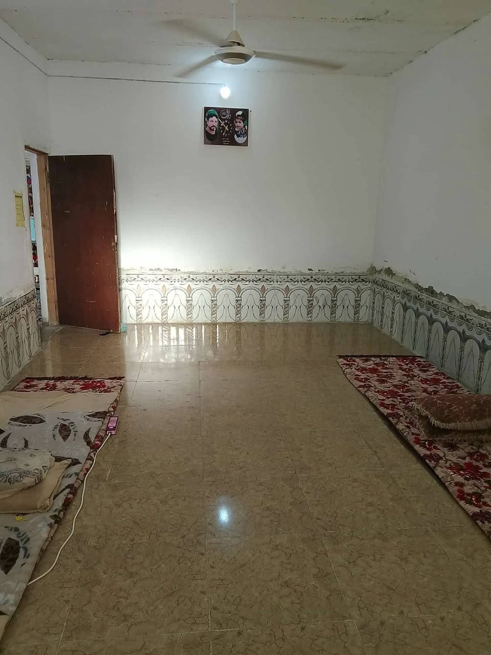 دار سكن طابو زراعي في حي ( ازليزل ) 
خلف بيت الحاج ( جوده اكويجو ) 
مساحة ١٥٠ م
بناء ابلوك - اعكاده - غرفة نوم ( واحده ) 
صحيات داخلية - خارجية 
يقع ( ثالث ) فرع بحي ( ازليزل ) 
مشمول بقرار ( التطويب ) 
مناسب ( جداً جداً ) 

للاستفسار مراجعة مكتب ( غيدان ) للعقار  
واسط - الزبيدية - مقابيل حي ( الصناعي )  
***********  
*********** محمد سيد غازي
