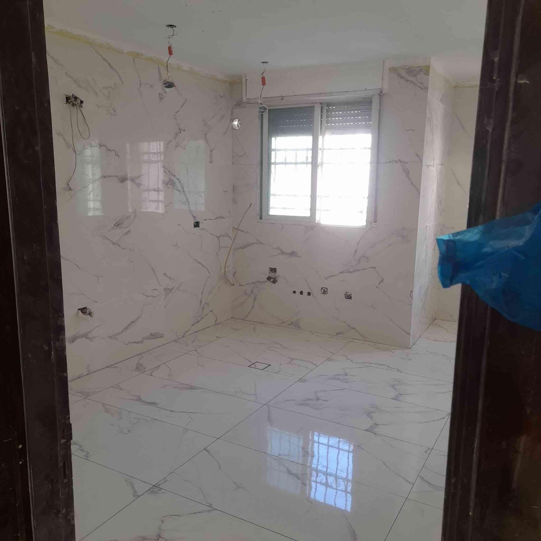 خلفه سيراميك وبورسلين الواح ومرمر متفرف *********** شرط ماتنطي ربع الا بعد استلام العمل
