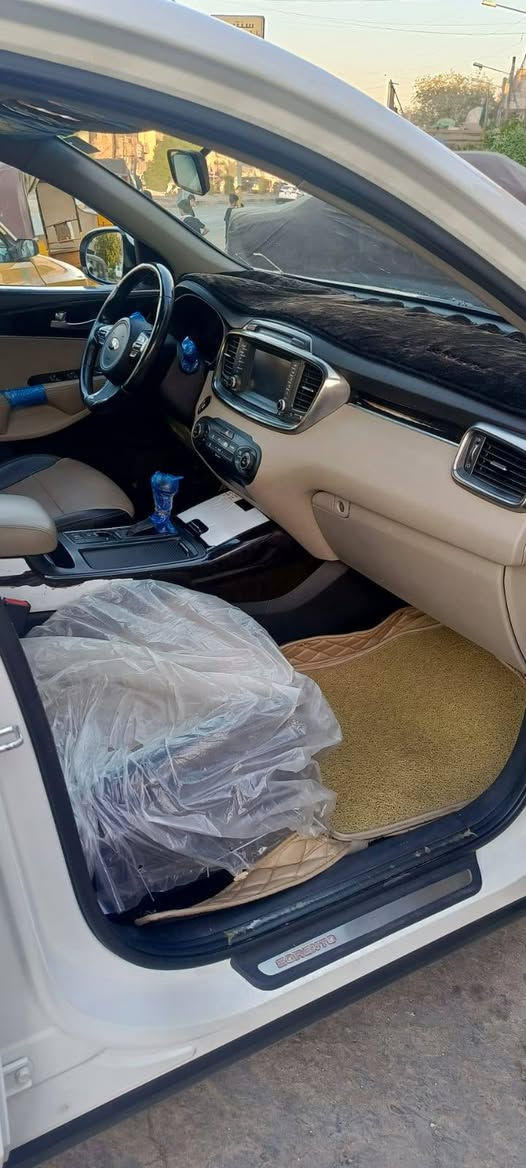 سلام عليكم.. سورنتو خليجيه للبيع موديل 18 .. السياره فول للخير .. فور ويل ... جنطه كهرباء .سايد بريك دكمه .. لايت زنون . مري شفط .. زراكات لايت . نضام ايكو.. 7راكب .. بنراما ... يعني فول .. ماشيه 140. السعر 220. وبيه مجال .. رقمي .***********.
