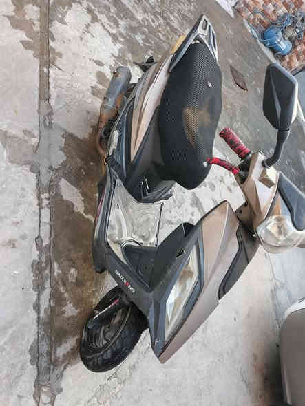 للبيع شغال صلف وهندر كل نقص مابي محركه بلادي لا مفتوح ولا مجفت سعر 250 مكاني رمادي حي ملعب ***********
