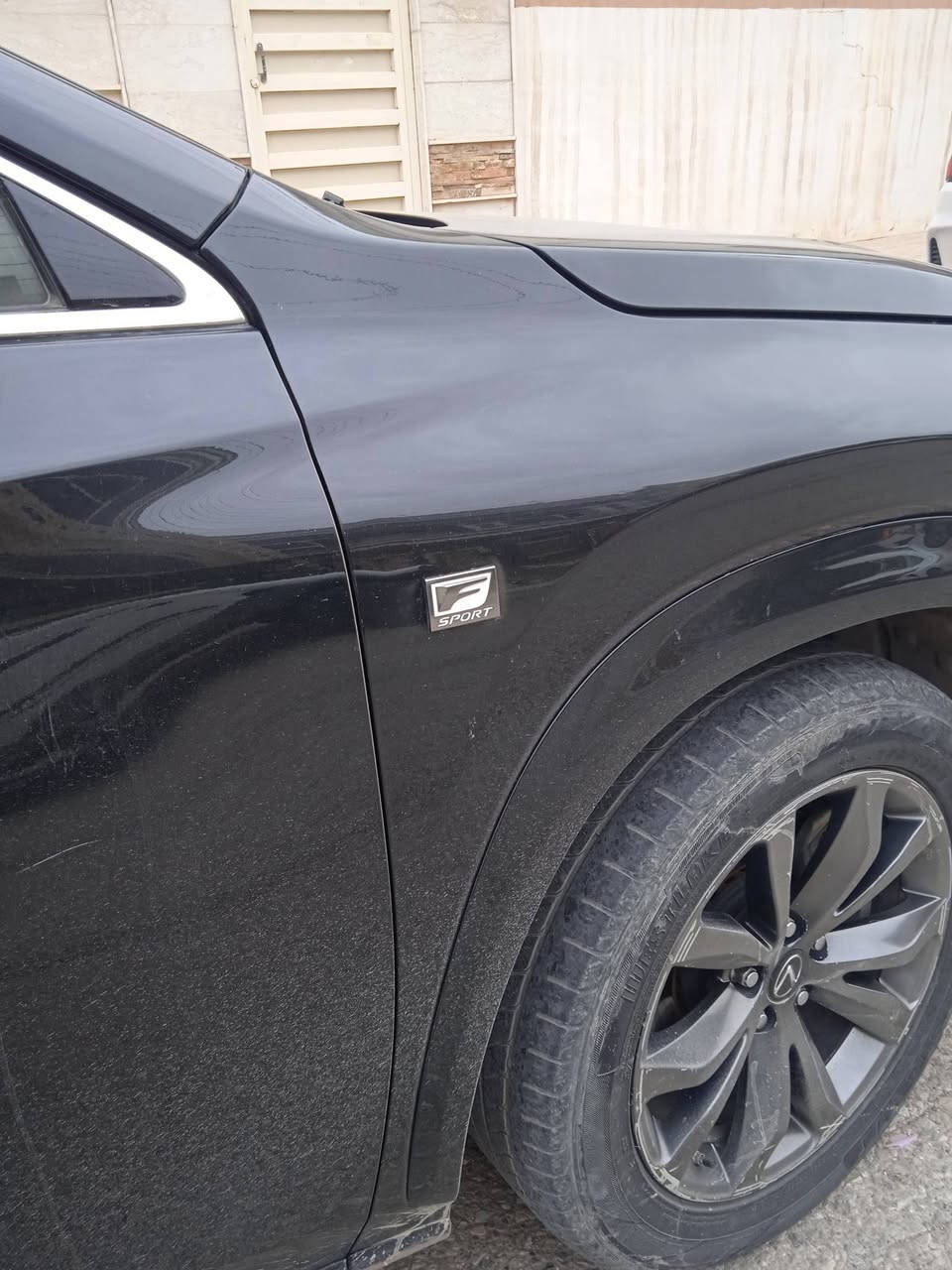 سلام عليكم لكزس ان اكس 2018 للبيع اعلى فئه فئه الاف سبورت
محرك 4 سلندر 2000 تورو 
سياره ورد خليجي 
ضربتها شبر واحد بالبانيه موضحه بالصور 
سعرها 24,000 دولار بمجال بسيط 
استفسار فعل هذا الارقام ***********
