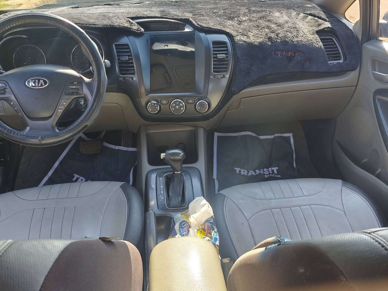 سيراتو 2016 خليجي
مكينه 1600 دوش
بيها قطعتين صبغ باب وجاملغ خلفي
وشويه بارد بالباب عكس السائق 
190كيلومتر
السعر 118
مكاني حي الجهاد 
استفسار ***********
