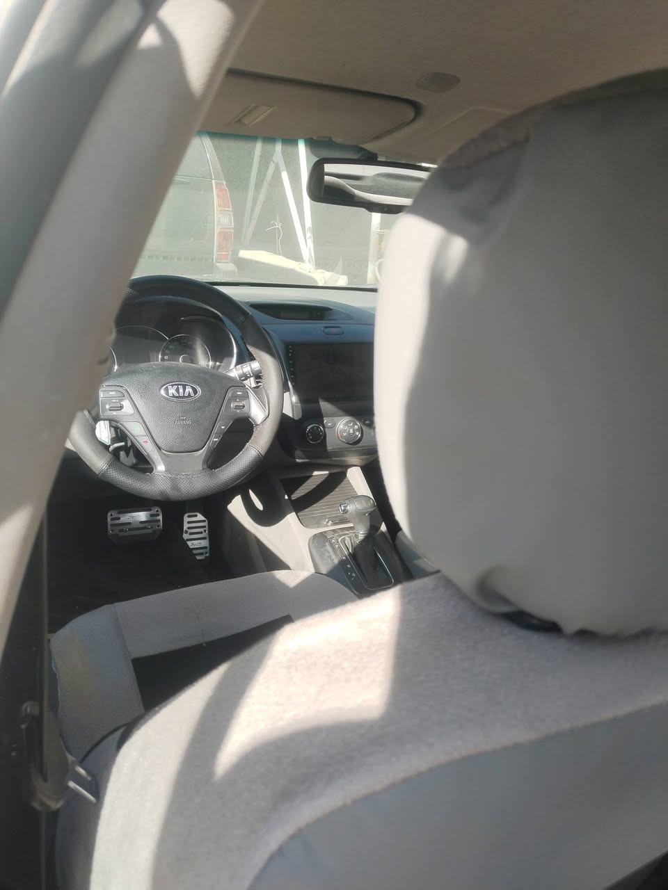 السلام عليكم سيراتو ٢٠١٦ بدون صبغ بيها بارد كلش قليل رقيم وتساب فقط *********** السعر ١٣٠
