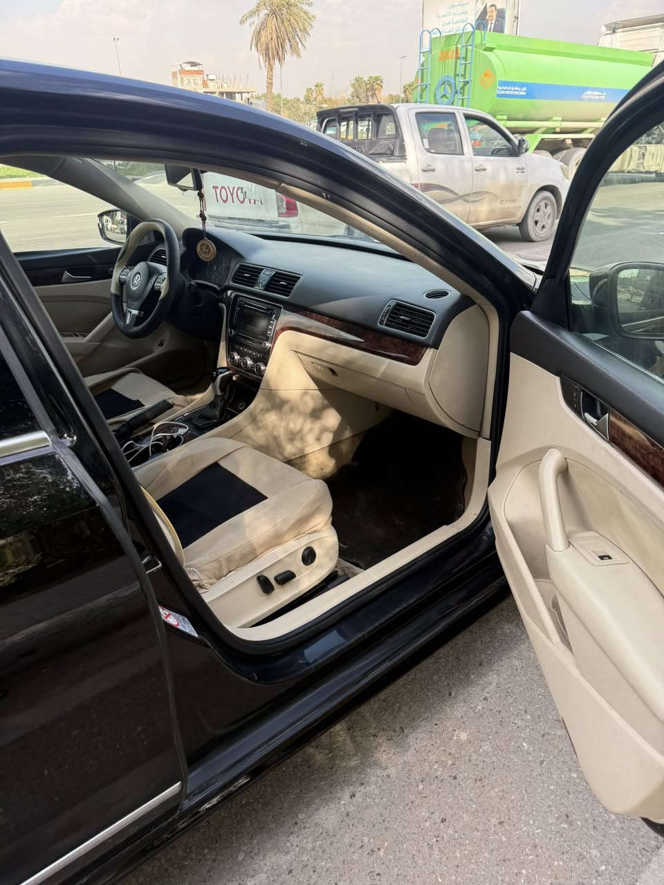 فولكس واكن باسات ٢٠١٣ 
رقم بغداد انكليزي بسمي سنويه وهزه جدد 
سياره جديده ع ايدي ماشيه ١٥٥ الف كليو 
محرك ٥ سلندر ٢٥٠٠
السياره خليجي استلام شركه فول مواصفات ولحد يكلي شنو مواصفاتهه فول حته دمام بيهه بلات 
كير ومحرك بشرط 
تبريد تدفئه بشرط 
صدر امامي خلفي جديد
تخم تاير ياباني جديد 
لايتات بلوجكترات عدسه زنون دوار مع ستيرن داينمكً
داخل سياره جديد 
داخل البنيد جديد 
داخل صندوكً جديد 
بيه ٣ قطع رش فقط  اثر شخوط متعمده رش فقط رش ومصورهن قبل صبغ 
سياره جديده وجاهزه من كلشي وترايك ال المانيا 
مكان سياره بغداد جديده او المنصور 
رقمي متوفر واتساب 
***********
