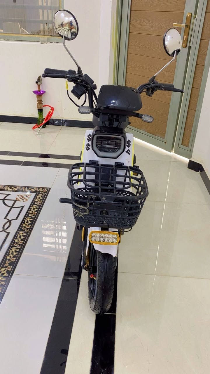 السلام عليكم دراجه شحن للبيع دراجه حلوه ونظيفه بيع مستعجل*********** مكان ناصريه اتصل وبيك خير تدلل الموشراي لا ينتصل هذا الرقم الثاني بالواتساب *********** بس هذا اللي بالصوره مكسور
