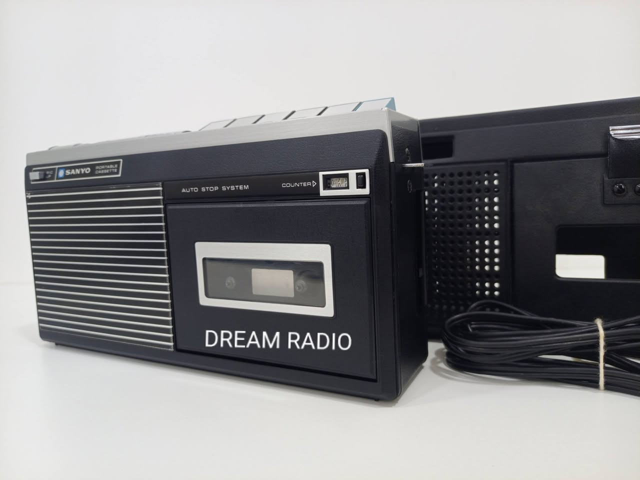 راديو مسجل سانيو 
انتاج اليابان 1971
نقص كارتون 
موجات الجهاز FM/AM
كهرباء/ باتري 
للاستفسار مراسلة الصفحه


**إذا كنت صاحب هذا الإعلان وتريد حذفه لأي سبب، رجاءا أرسل رسالة إلى الدعم الفني**