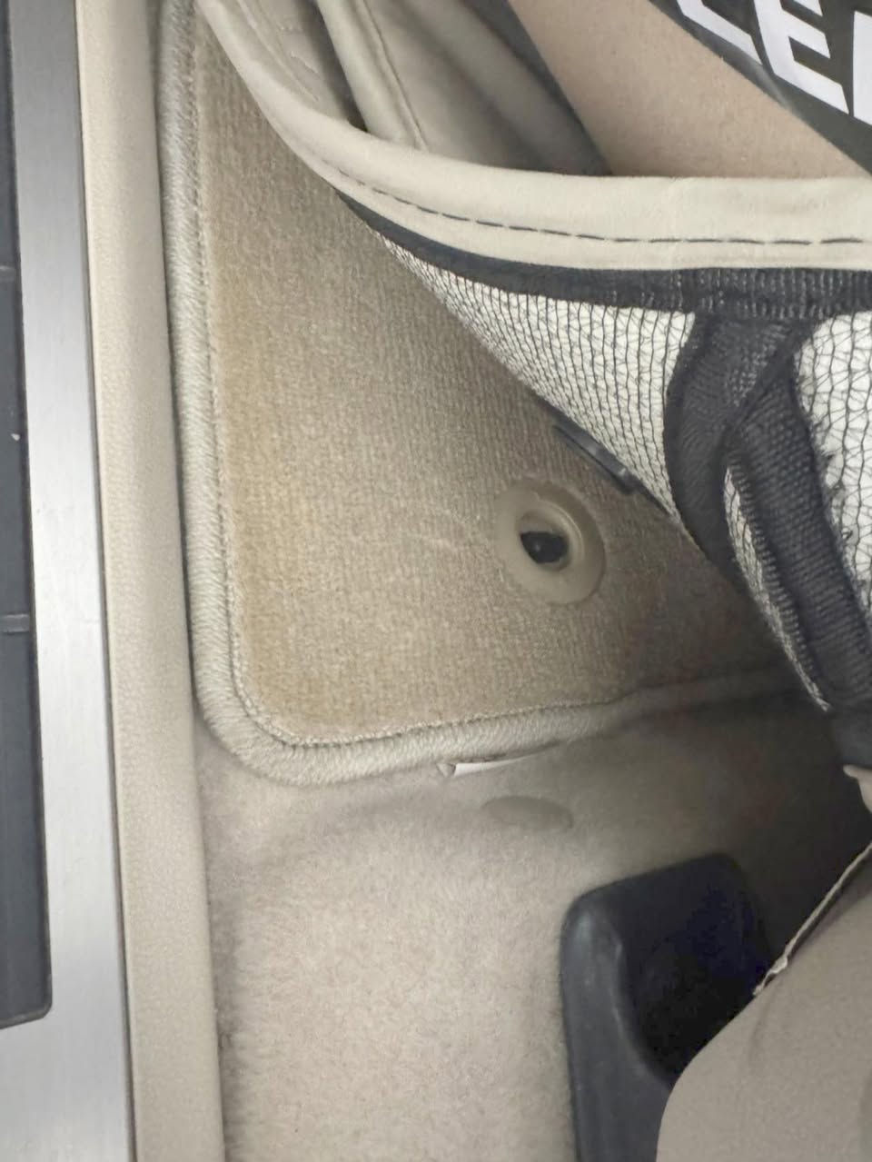 سلام عليكم 
لاندكروز GXR تطبيق 
موديل 2022 
مكفولة من صبغ وتبديل وبارد 
مواصفات 
ثلث شاشات 
رادار امامي + انحدار 
كشنات اثنين كهرباء 
كشنات جلد 
جنطة كهرباء 
حساس امامي خلفي
شغال بعد بلادي
فتحة سقف  
بصمات اثنين
4 كامرات 
رادار مري 
***********
