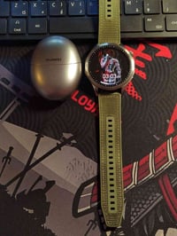 ساعة Huawei Watch 4 وياها سماعة Huawei FreeBuds قيم بل يرضي الله بكاني...