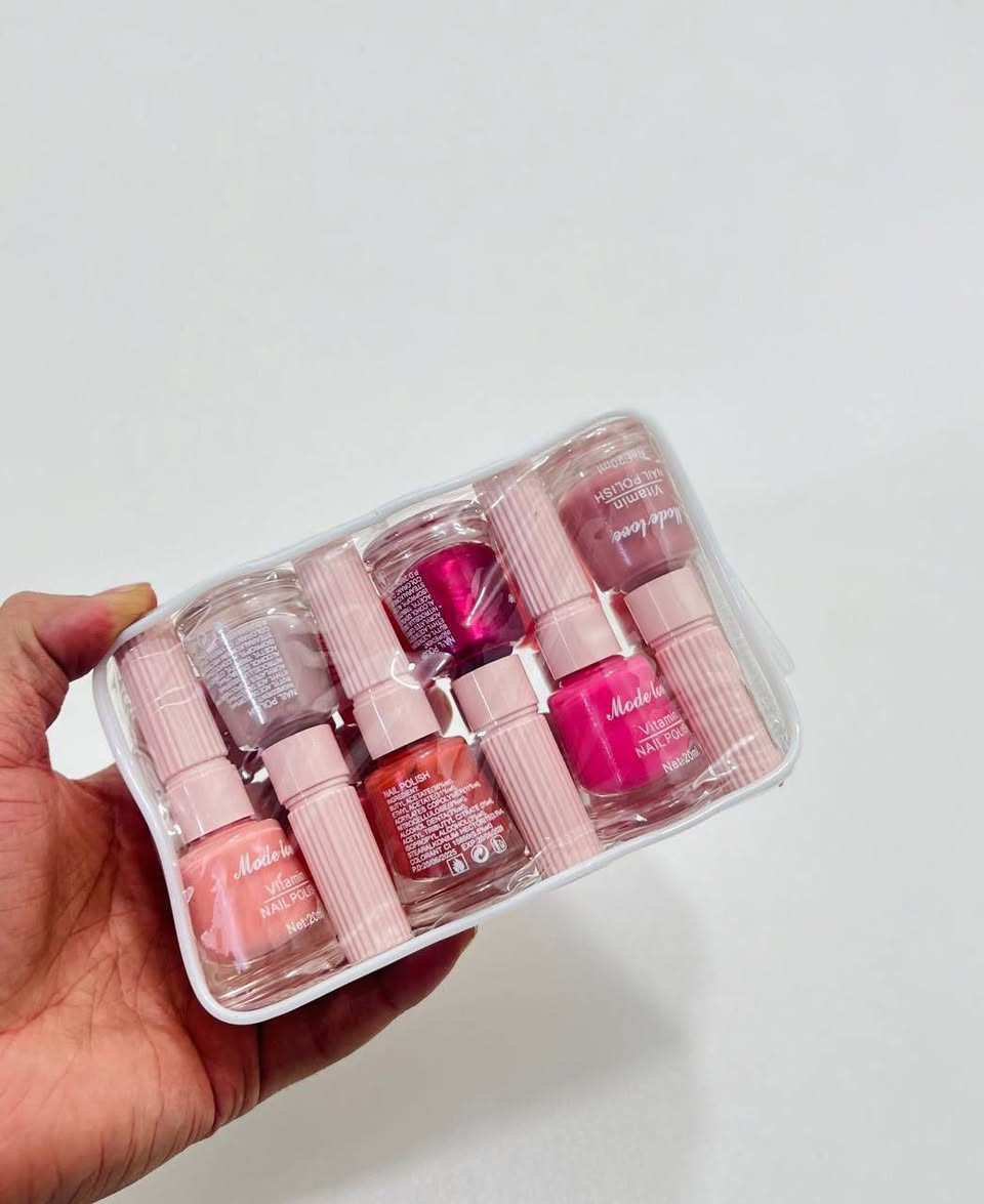 مجموعة من طلاء الأظافر بألوان مختلفة.
تتكون المجموعة من 12 زجاجة صغيرة.
تتراوح الألوان من الوردي الفاتح إلى الأحمر الداكن.
تتميز كل زجاجة بغطاء ذهبي اللون على شكل عقدة فراشة أنيقة.
يبدو أن طلاء الأظافر يتمتع بلمسة نهائية لامعة

 12 قطعه 
تحتوي على جنطة حافظه  للاضافر😍🔥

للحجز والاستفسار راسلينا خاص �
#صبغ_اضافر. #اكسبلور_العراق #تفاعل #عناية #جمال #بنات #اكسبلورexplore 
#فيسبوك_العراق #بنت_عراقية #مكياج #fyppppppppppppppppppppppp


**إذا كنت صاحب هذا الإعلان وتريد حذفه لأي سبب، رجاءا أرسل رسالة إلى الدعم الفني**