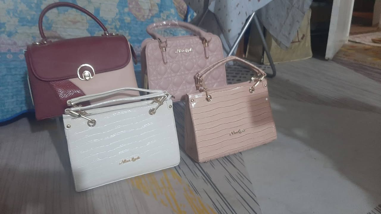 جنط ماركات للبيع جدد مع احذيه للبيع جدد قياسات متنوعه وأحجام متنوعه جدد للبيع كميه  الاسعار جوه السوك والجمله   الاحذيه قرابة ال 100 زوج    والجنط قرابة ال 70 جنطه المكان كربلاء اي استفسار ***********
