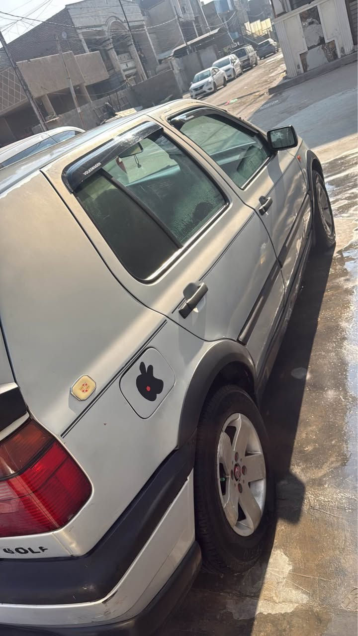 كولف 92
‎ محرك 2000 كير اوتو   
‎كهربائيات. وتفاصيلها كل على  وضع الشركه ما ملعوب بيها 
‎طبعا السياره  صدرها امامي خلفي     
‎كير مكينه تمام 
‎تبريد ثلج شغاله.  
‎ ويل رياضي وتخم تاير   
‎ غرفتها نظيفه 
‎السياره كاملها مكمله اي نقص ما بيها  
‎رايده 42 وبيها مجال بسيط
‎مكاني الدوره  *********** بغداد, العراق
