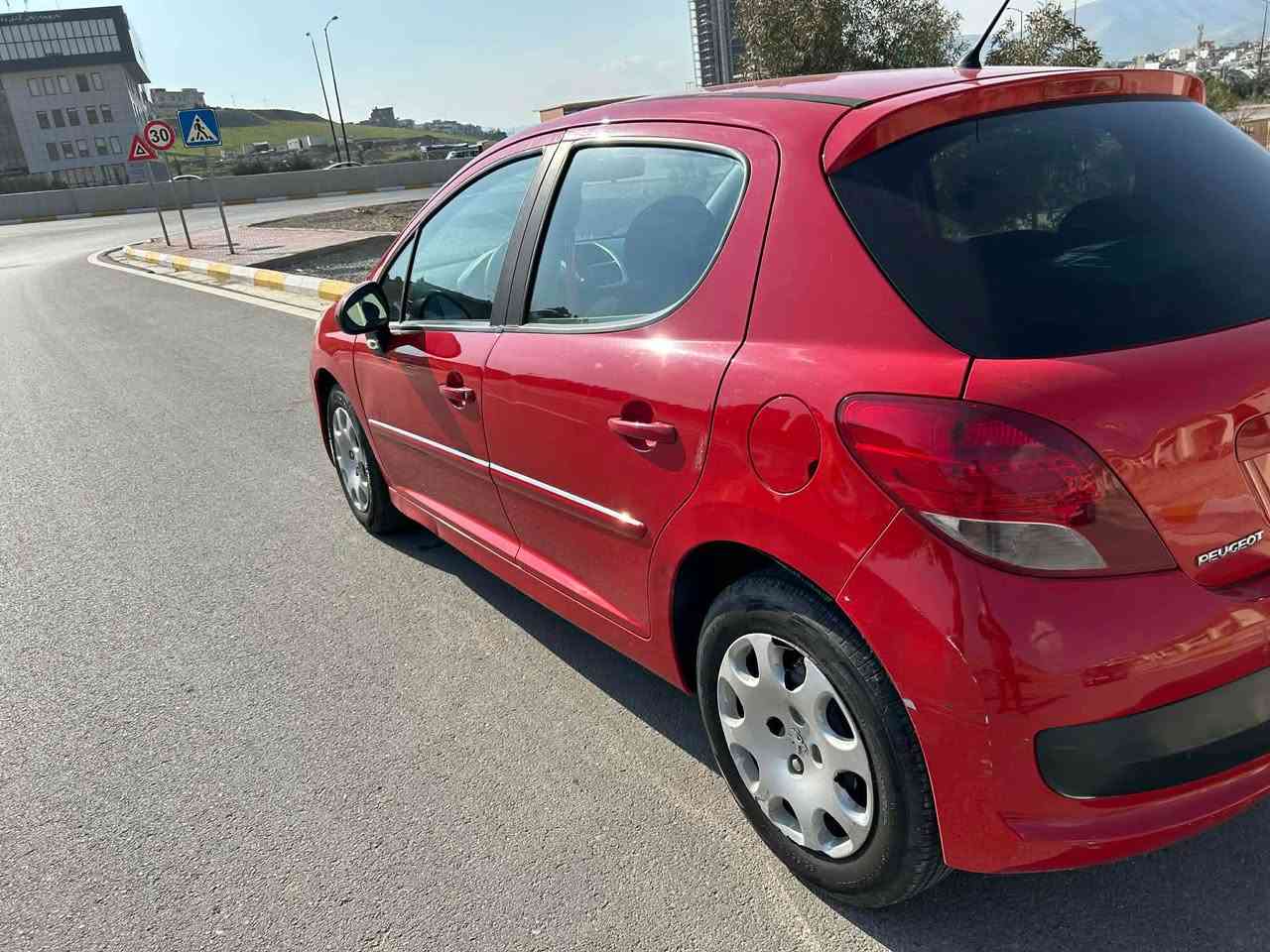Peugeot   2012
بیجۆ  ٢٠١٢
گێر توماتیک جام کارەبا  تبرید ئاوێنە کارەبا 
260هەزار رۆیشتووە مەکینە ١.٦ گێرو مەکینە بەشەرت
رەقەم  اربیل سەنەوی بەسەرچووە تحویل و غرامە بەشەرت
سلێمانی:***********
*********** السليمانية, العراق
