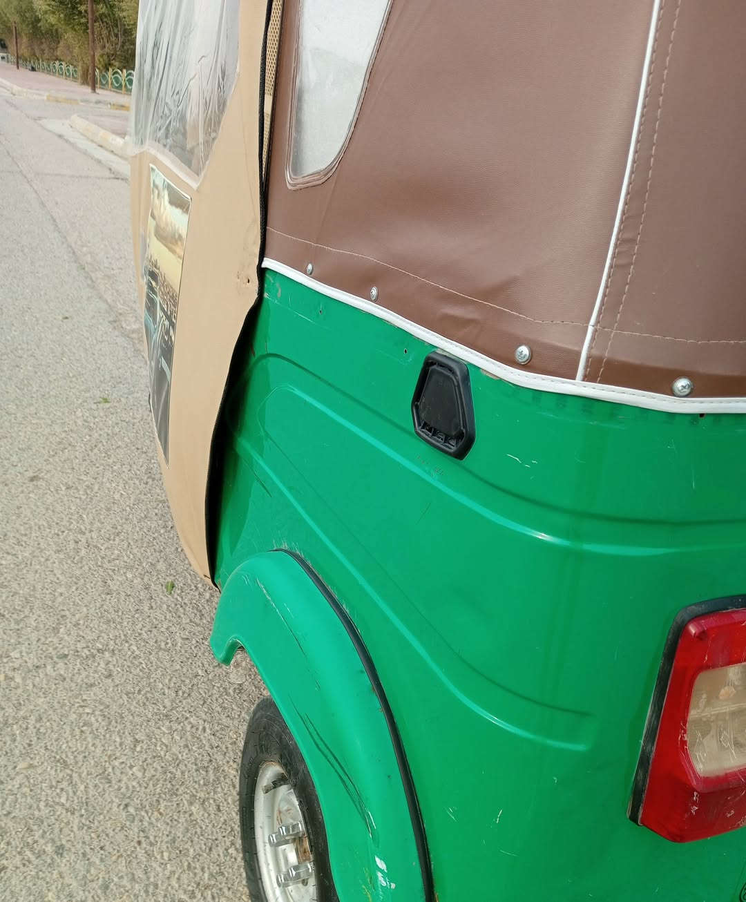 سلام عليكم شباب 
تكتك موديل 21 شهر 9 رقم رقم واسط سنويه ولوحات تحويل شوكت ميعجبك كشر كفاله من كلشي فقط بيه كد اصبعين يم الرماده مال الباب لاصيغ ولامعجون كله كفاله محرك مجفت شركه لاينقص ولايبخر تخم تاير دوشمه كاعيات منيدك لشارع 
مكاني كوت حي الجهاد 
***********
