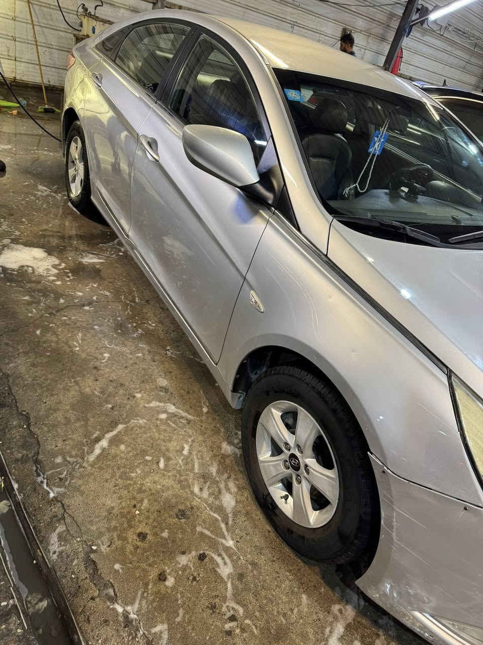 سوناتا2013وارد كوري رقم بغداد السياره ما ناقصه شي جاهزه تخم تاير جديد كير محرك خير من الله فلنجات دسكات كله جديده السعر 112وبيه مجال 
الاستفسار***********
