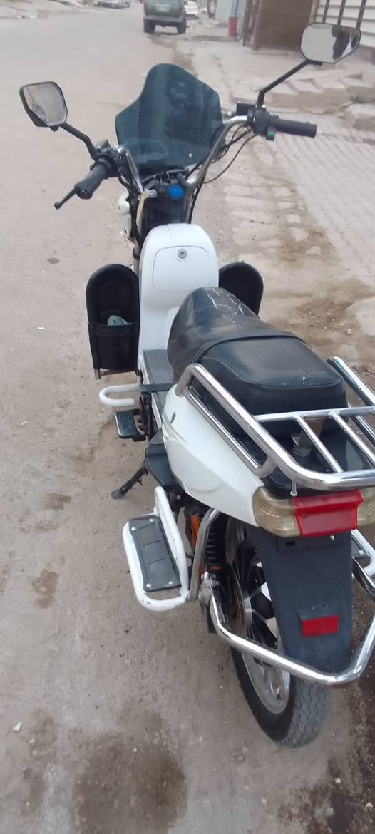 دراجه هارلي للبيع مكفولة السعر 600
دراجه مناقصهة شي تنكر سويج وتطلع 
مكان شهداء البياع 
للتواصل واتساب
***********
