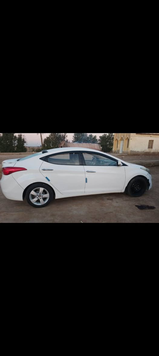 النترا خليجي موديل ٢٠١٤ كفاله عامله بس باب بيها صبغ ودوسه صبغ السياره جاهزه من كل شي   بسمي تحويل ثاني يوم مكينه ١٨٠٠ السعر ١١٢ وبيها مجال مكاني الناصريه  ***********
