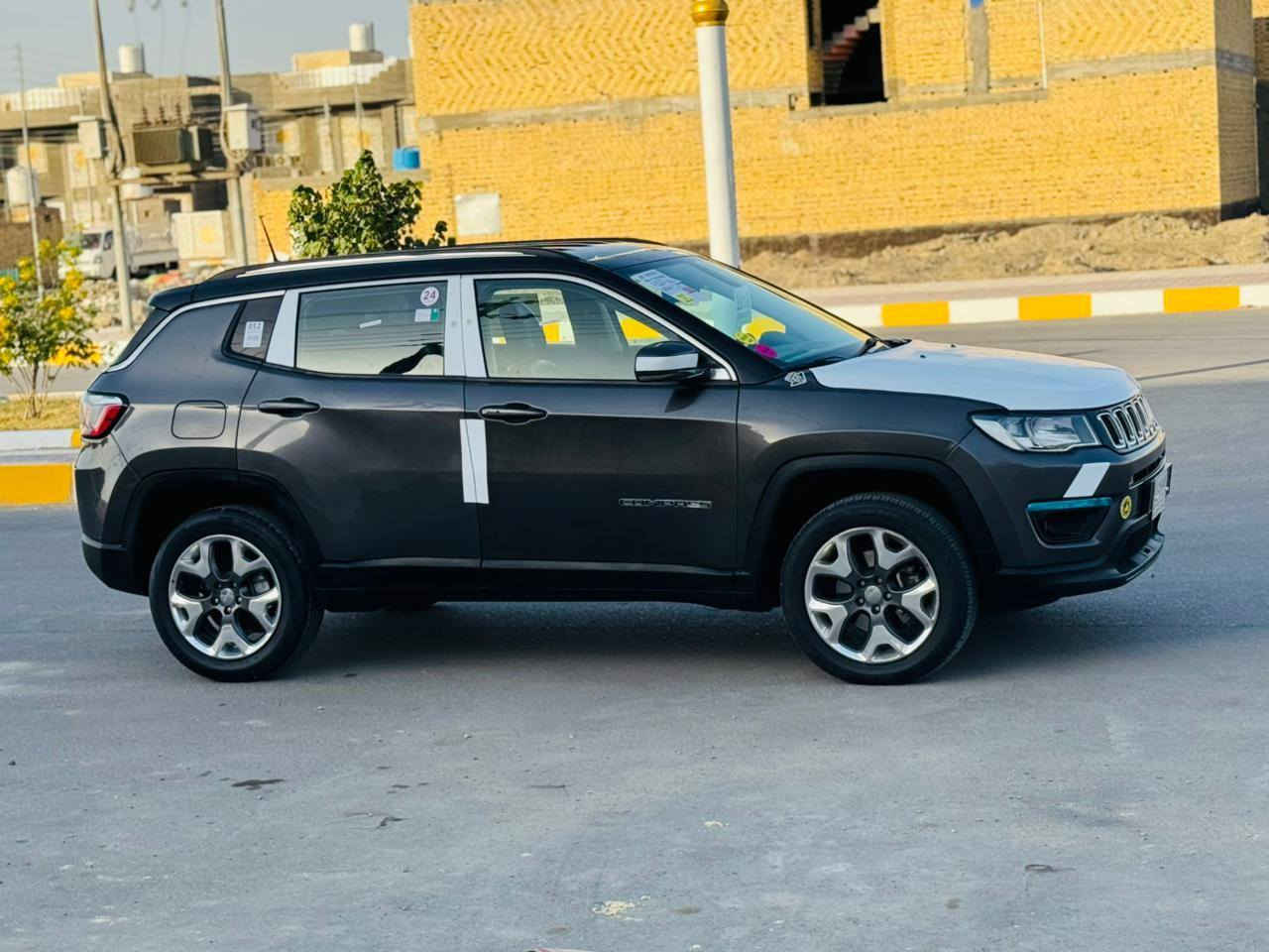 السلام عليكم
 جيب كومبارس موديل 2018 رقم بصره بسمنه
وارد امريكي ضررها بنيد فقط بدون ضرر داخلي والباقي كفاله عامه
موصفات فول 1/1
مكينه 2400 ما مفتوحه
ماشيه 75 الف
السياره مكينه كير تبريد حداده على وضع الشريكه اي نق مابيها وشرط احلا من صور
العنوان البصره
السعر 117 
رقم ***********
رقم *********** البصرة, العراق
