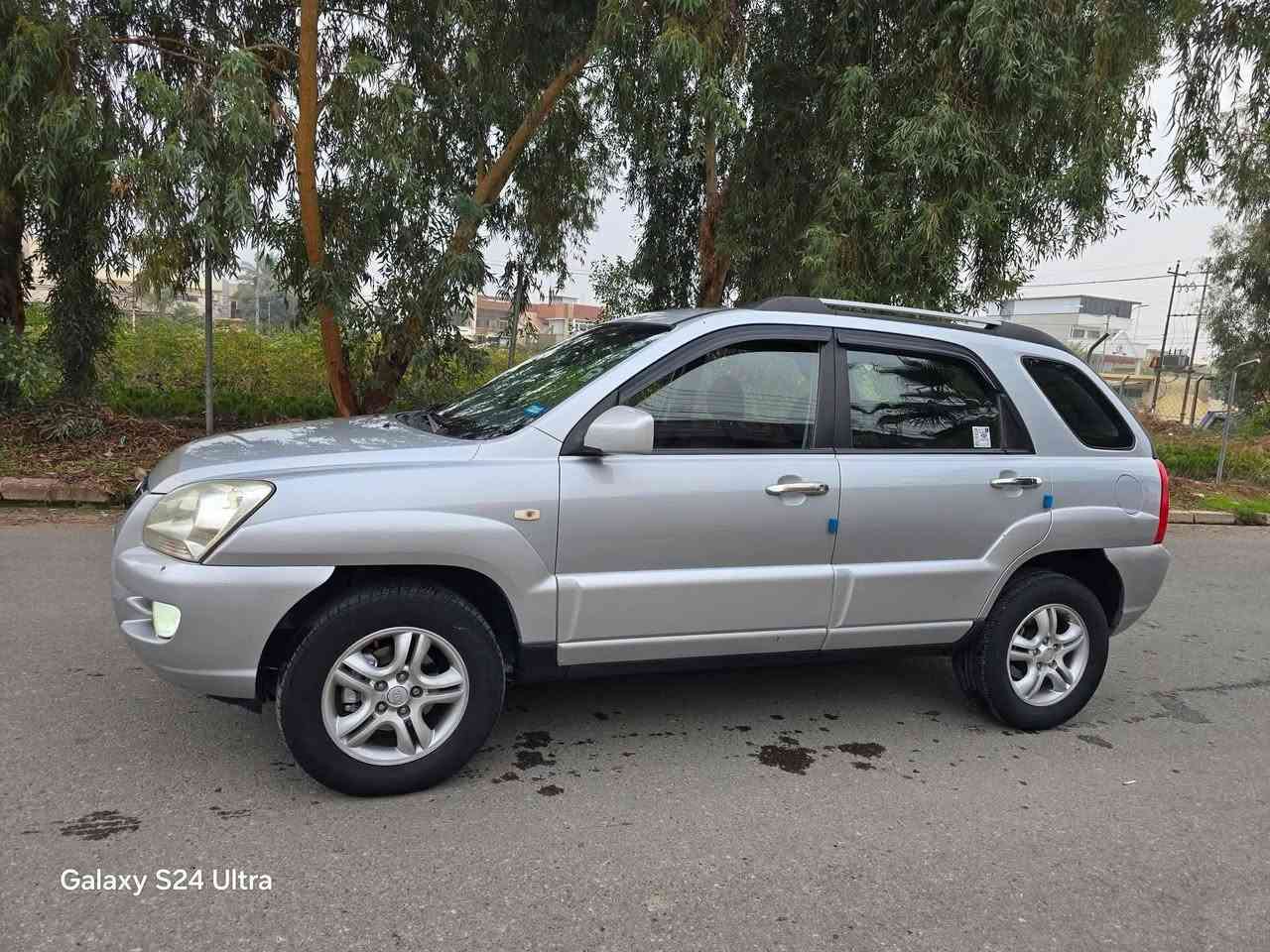 للبيع 
سعر 118 ومجال بسيط
كيا سبورتج موديل 2008 كوري 
ماشيه 283 الف km حقيقي
لون سلفر 
محرك 6 سلندر حجم 2700 
محرك وكير بشرط مامفتوح 
رقم دهوك دولي رقم وهزة و سنوية جديدة
شرط التحويل 
بيها كوبون بانزين ⛽️ 🛢 
موصفات 
كروز سرعة  فور ويل ٤×٤
نضام اكيو  5 ويل كب طخم تاير 
شاشه كامرا 
🚫سيارة كلين بدون صبغ بدون اي ضرر 
فقط تعديل بارد كد شبر بقبغ الصندوق واضح بلصور 
السياره جاهزه ونظيفه جدا 
العنوان موصل حي المحاربين 
للإستفسار الاتصال
***********
***********
