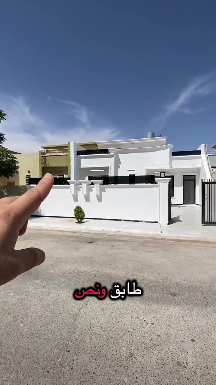 سند طابويسجل باسم أي عراقي 
أربيل  منزل للبيع زيرو في المهندسين  اندزياران
@ مساحة 200متر طابق ونص 
يتكون من 
3غرف نوم
استقبال  صالة مطبخ مجموعات صحية 
للتواصل. 
***********

***********
**********************
السعر 11دفترر و 50ورقة
