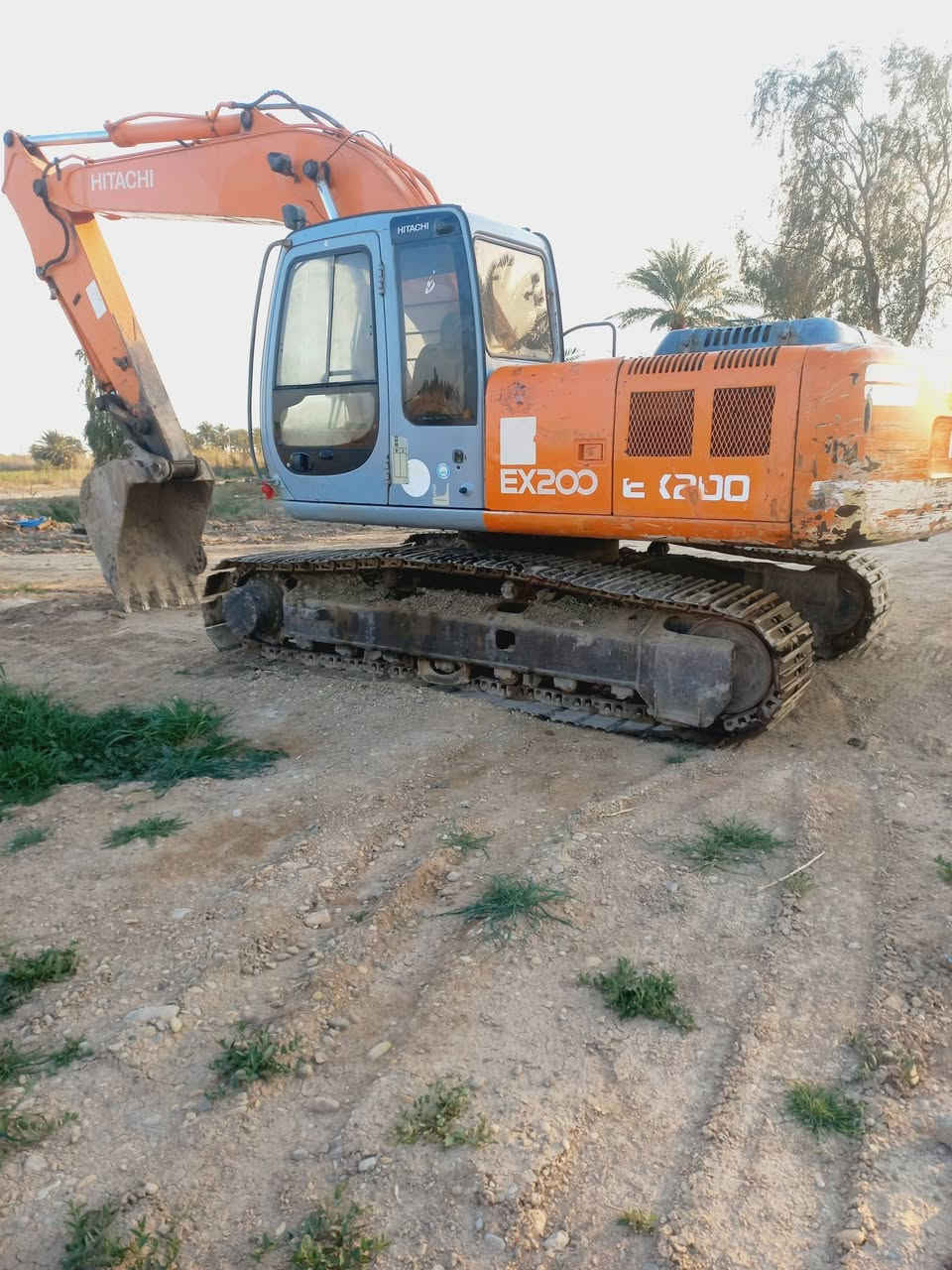 سلام عليكم حفاره فايف للبيع موديل  2000 رقم ألماني  مامفتوح كلشي بيه  ***********
