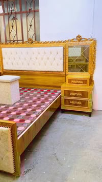 حسين كي • غرفة نوم • أثاث خشبي