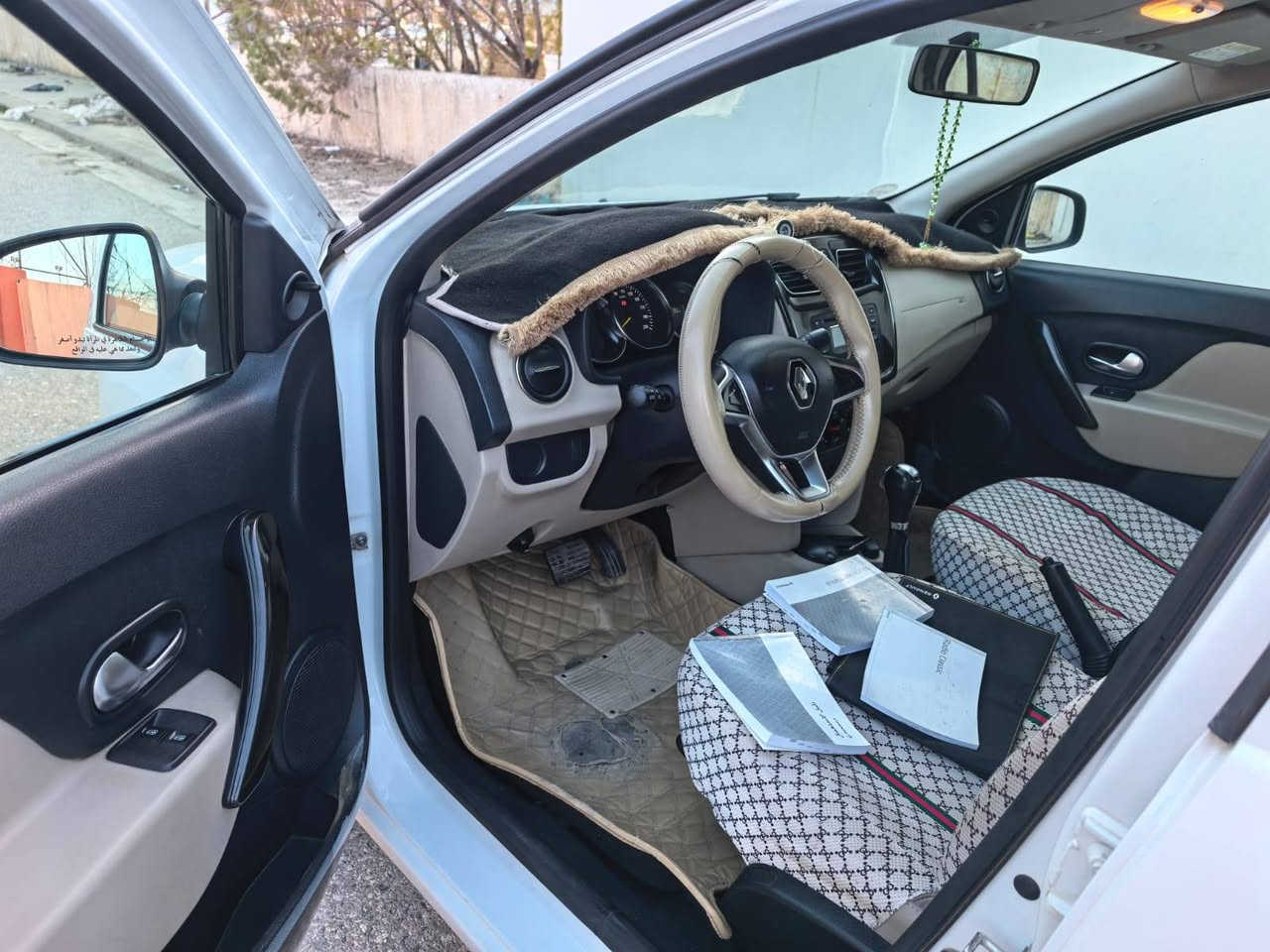 ڕینۆ سمبول مۆدێل 2020 گێڕ و مەکینە بەشەرت ئیسپانەی لێنەدراوە گێڕ ئۆتۆماتیک تەنها 55 هەزار ڕۆیشتووە حەقیقی لەسەر دەقی شەریکە ماوەتەوە تەنها دوو دەستی کردووە سپیری دانەبەزیوە سپی بەفری بێ بۆیاخ بێ سارد بێ چاڵ و چۆلی بێ تەقەو ڕەقە سەنەوی بەسەرچووە دینارێک مەسروفی نییە نرخ 98 تەنها کەمێک مەعامەلە ژ..م ***********$*********** تیبینی سەیارەکە هی من نیە تەلەفونی لەسەرە جوابی کۆمینت نادەمەوە بنجوين, السليمانية
